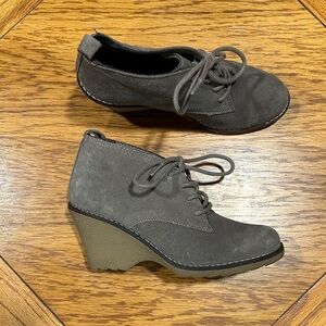 *WHITE MOUNTAIN* Charcoal Lambert Suede  Lace-Up Wedge Boot Shoes Size 8